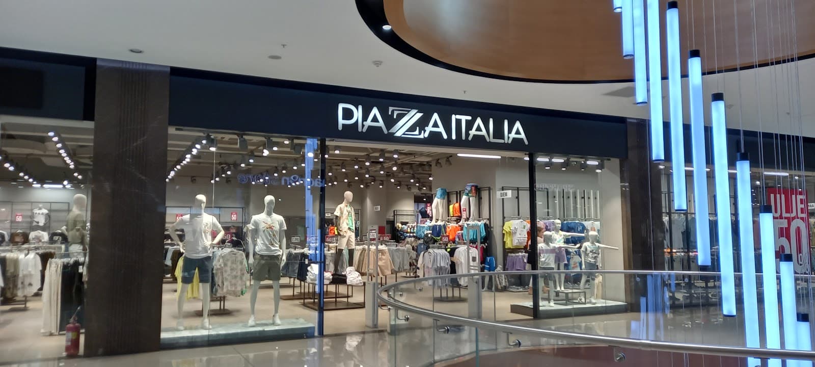 Italia Square - Image 1