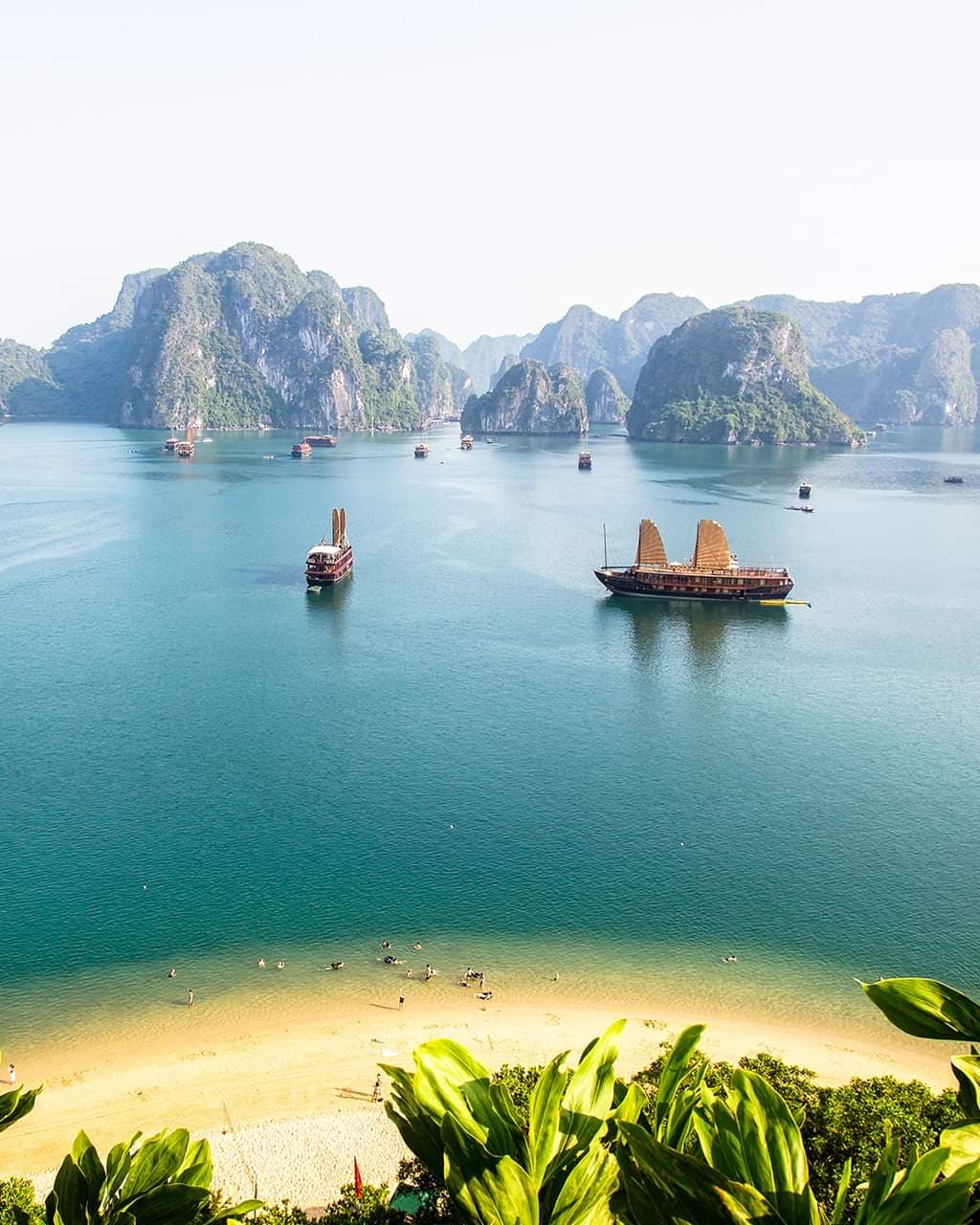 Ha Long Bay (areas with visible pollution) - Image 1