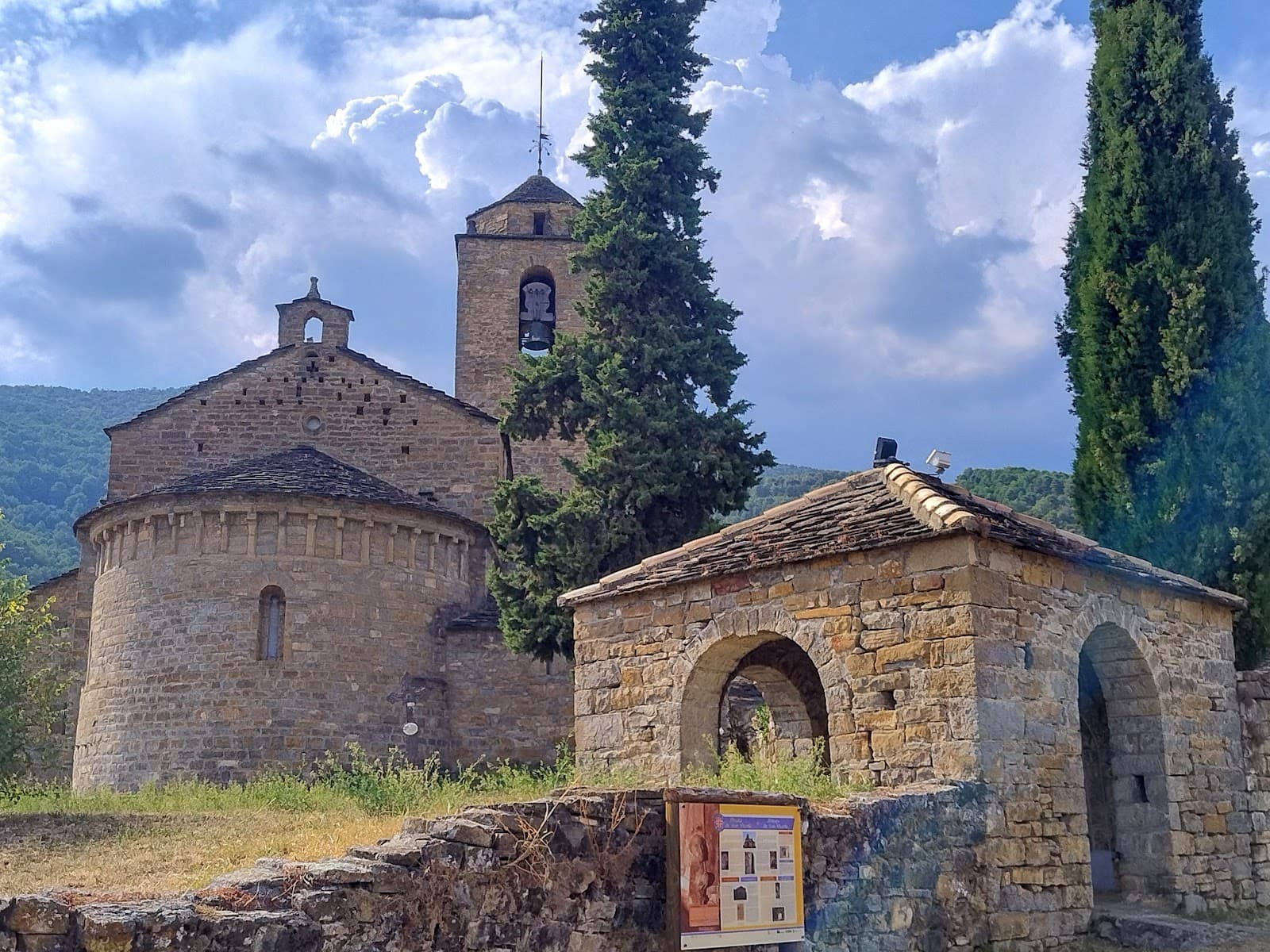 Iglesia de San Vicente de Labuerda - Image 1