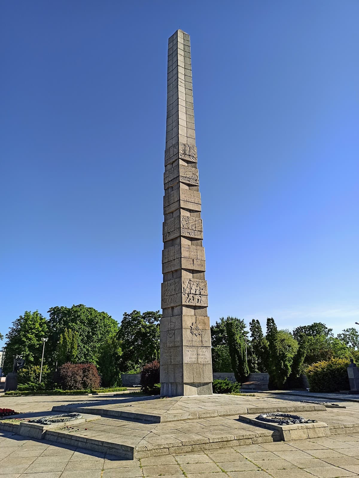 1200 Guardsmen Memorial - Image 1