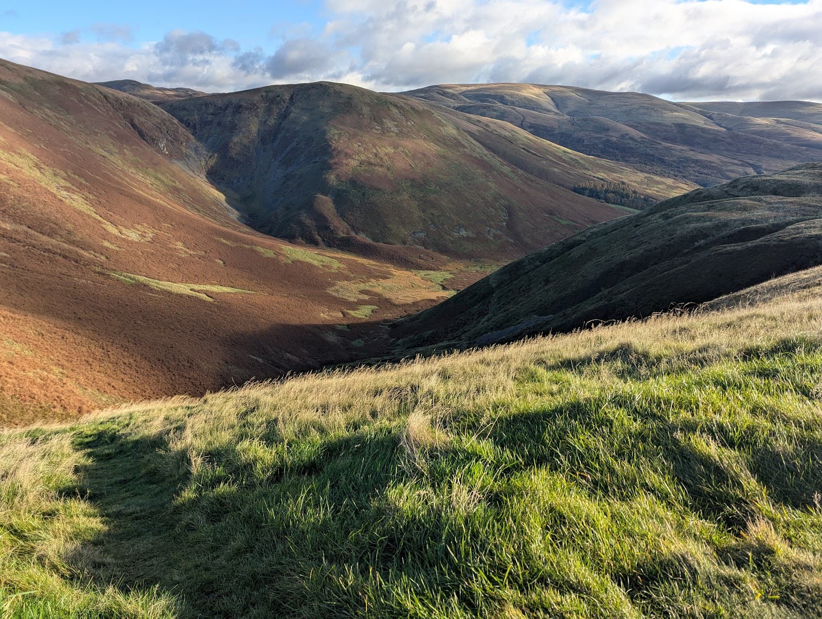 Devil's Beef Tub - Image 1