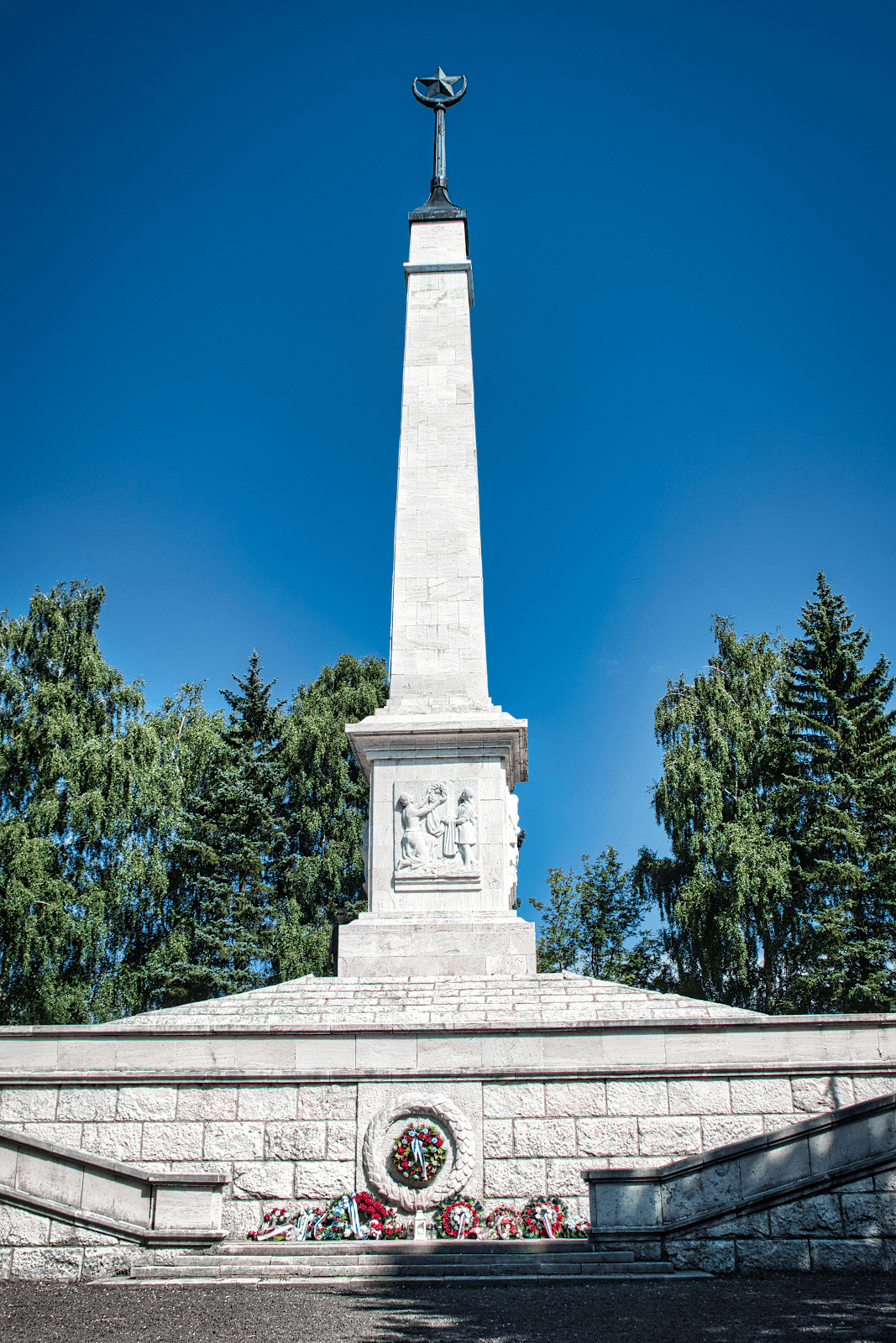 Háj Nicovô War Memorial & Viewpoint - Image 1