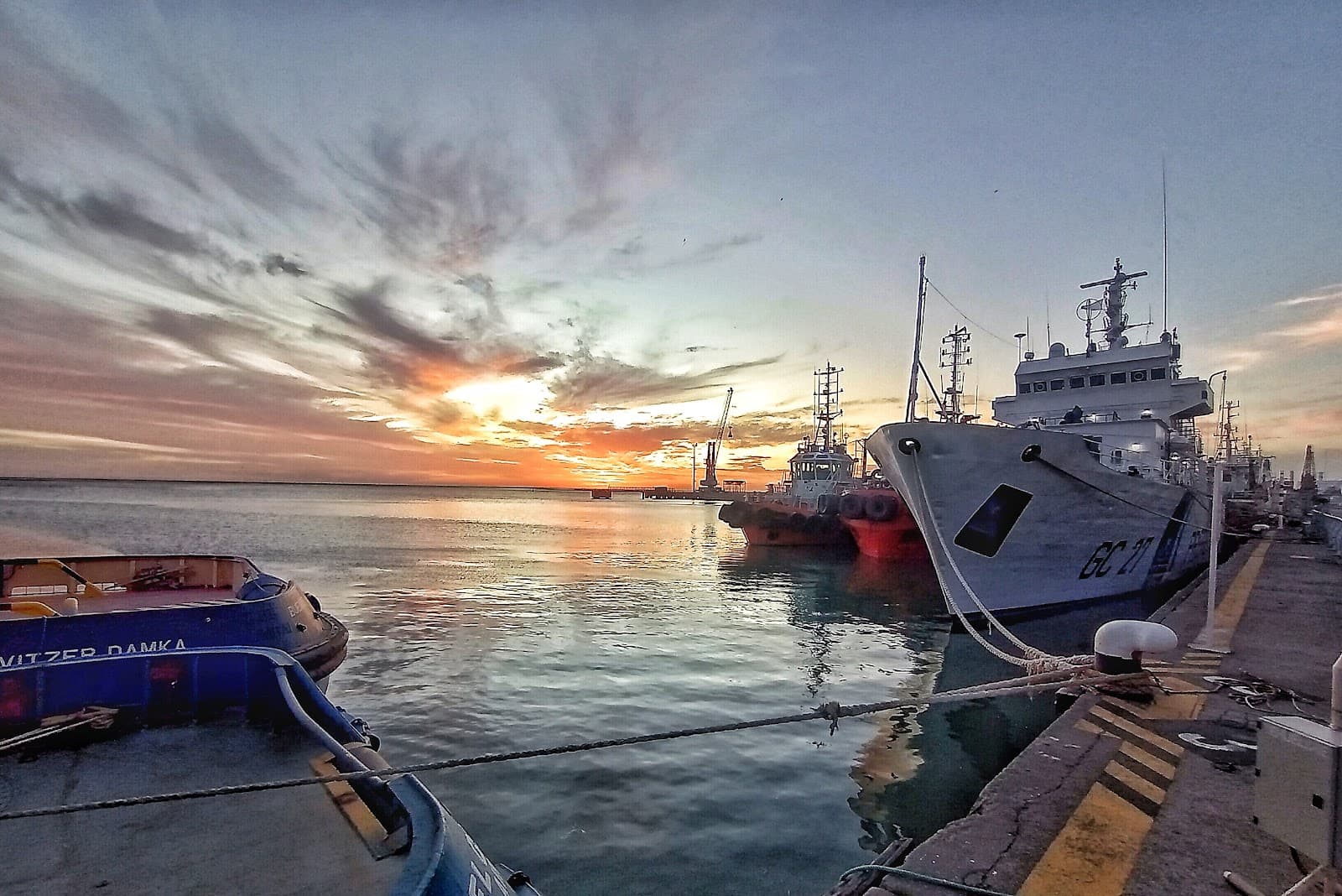 Paseo Portuario y Muelle de Ingeniero White - Image 1