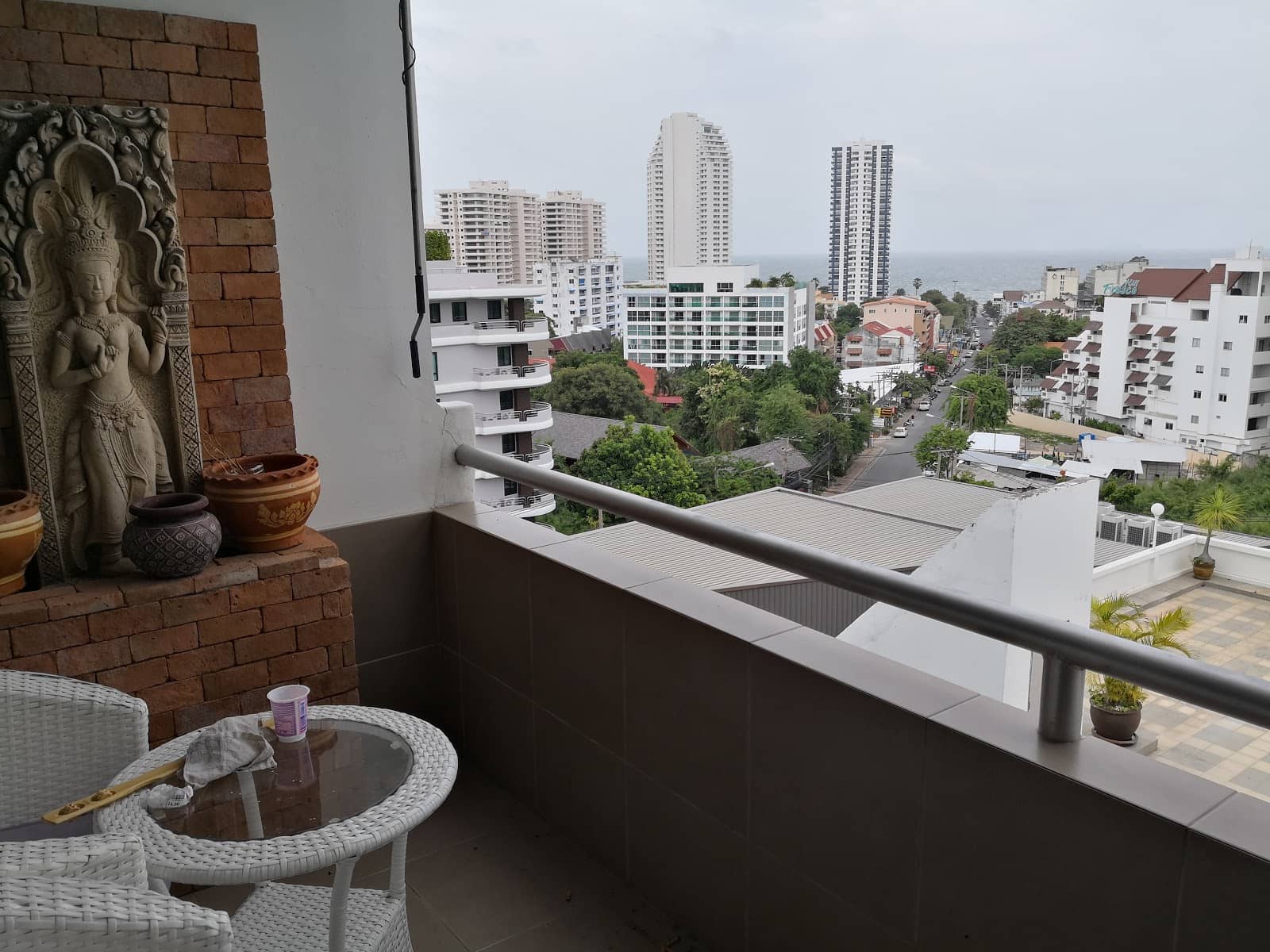 3 Mermaids Cafe & Restaurant