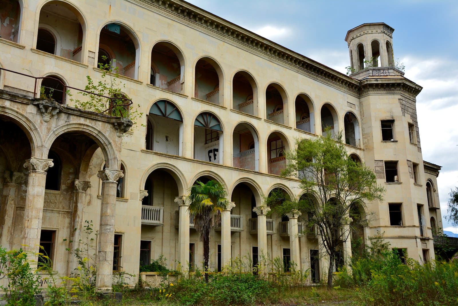 Sanatorium Iveria Tskaltubo - Image 1