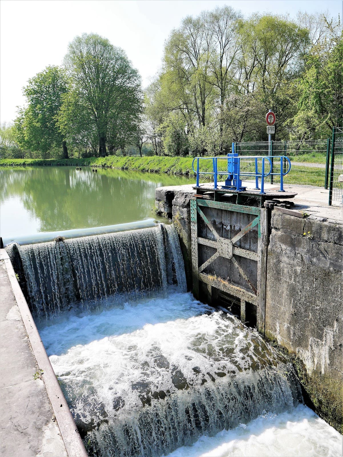 Neuffossé Canal Promenade - Image 1