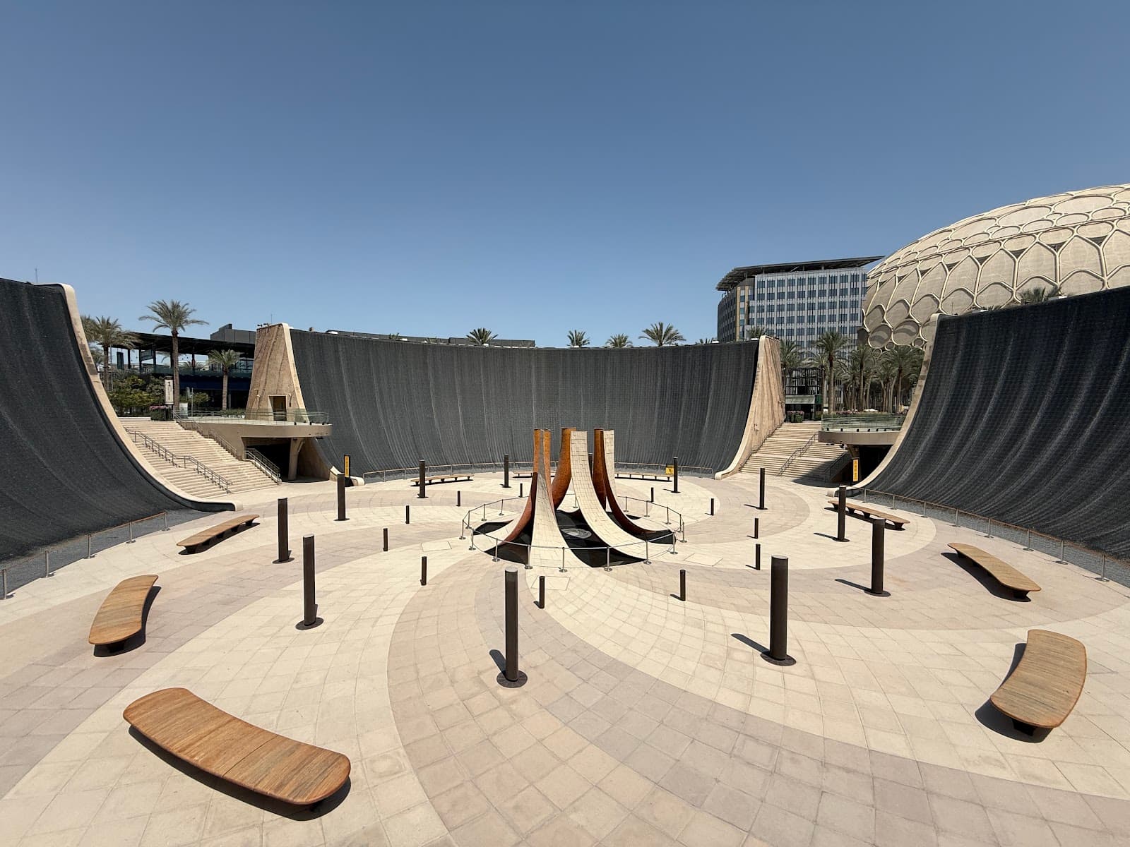 Surreal Water Feature Dubai - Image 1