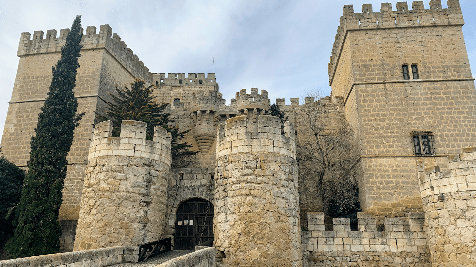 Ampudia Castle - Image 1