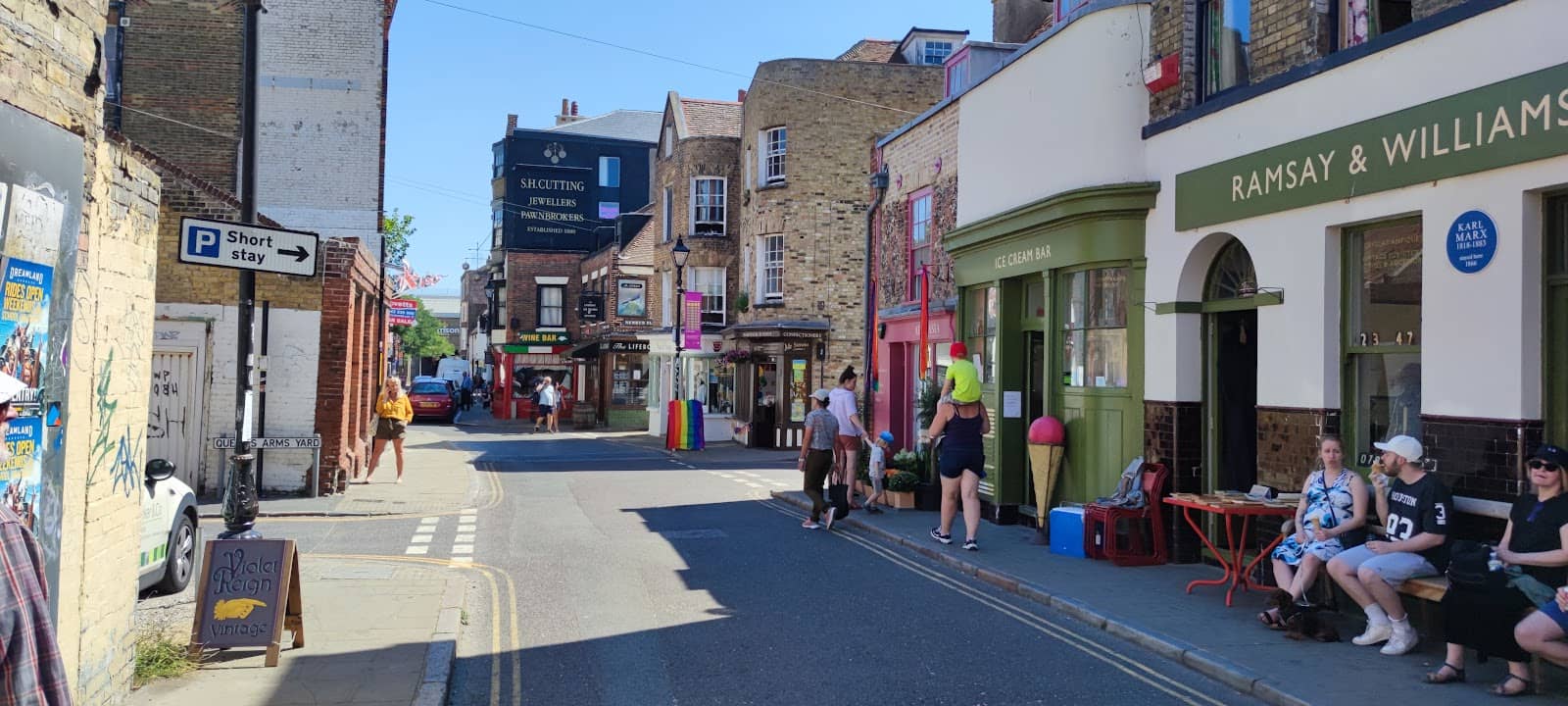 Art Galleries & Creative Spaces