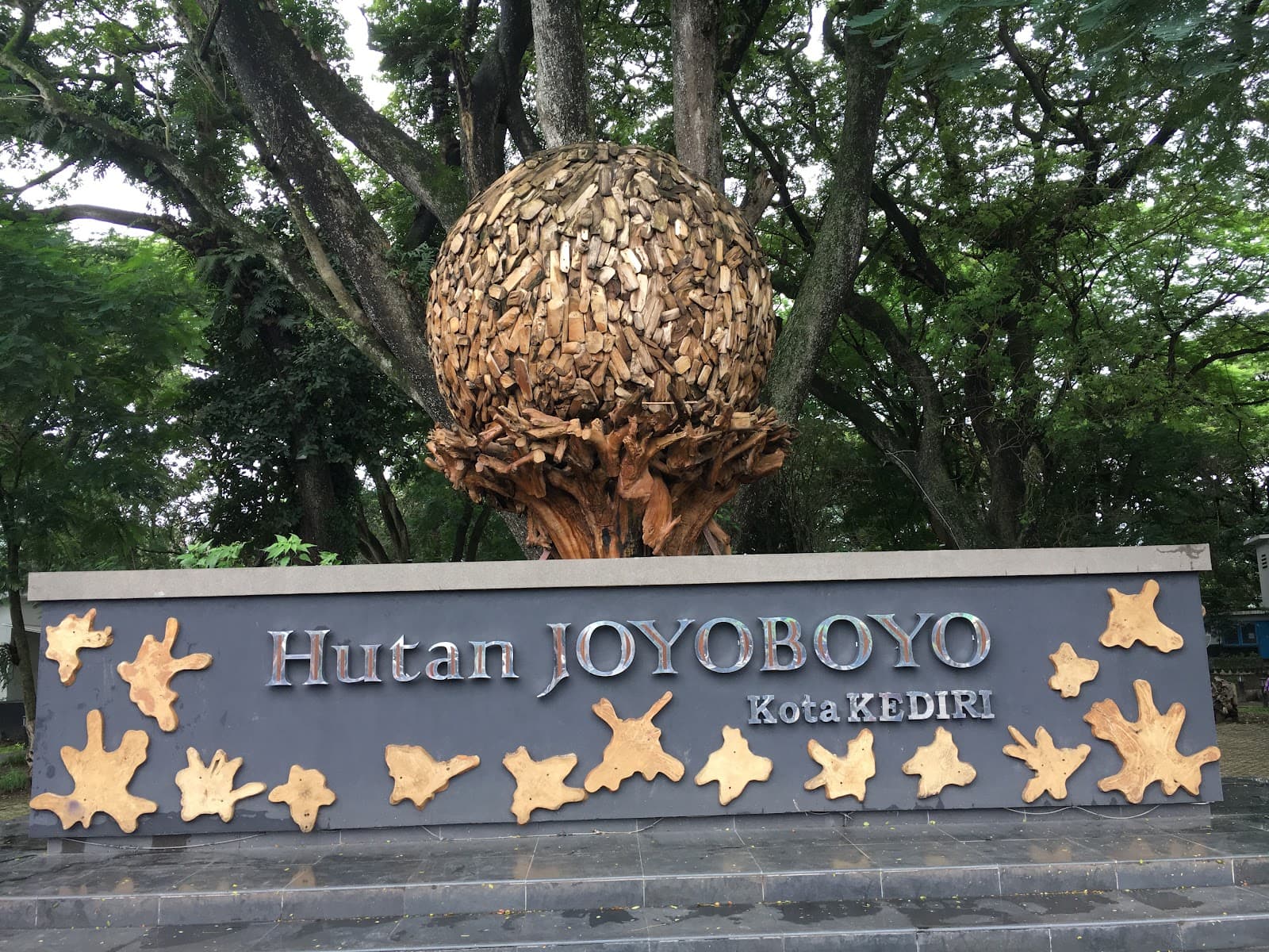 Hutan Kota Joyoboyo - Image 1