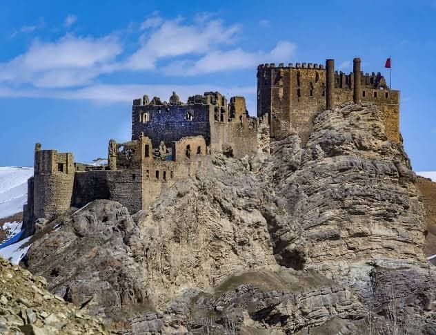 Hoşap Castle Van - Image 1