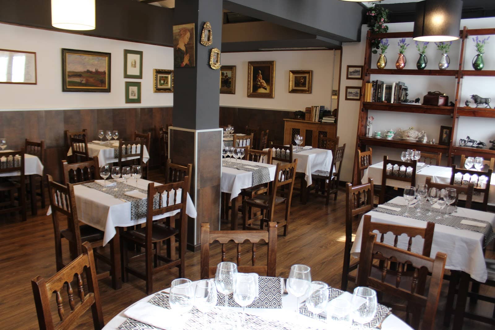 Cozy & Artistic Ambiance