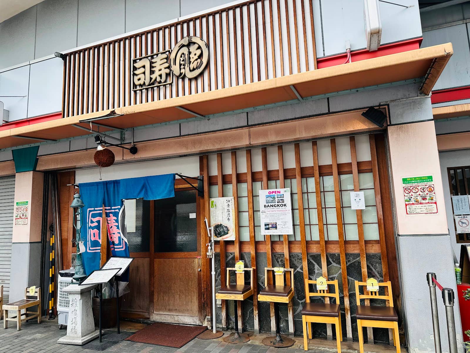 Authentic Fish Market Ambiance