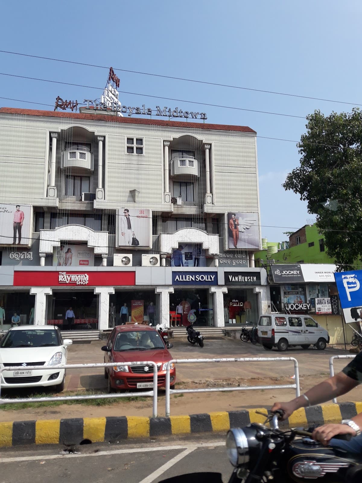Janpath High Street New Delhi - Image 1