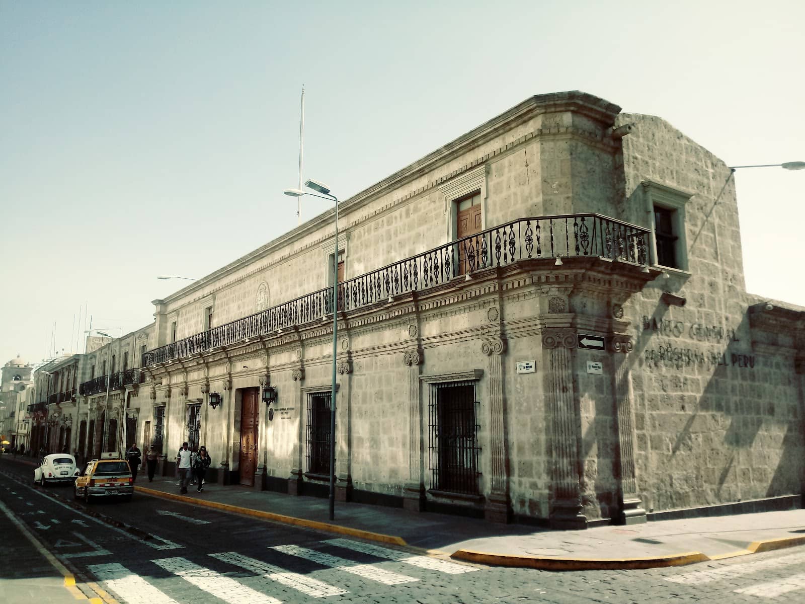 Colonial Interiors