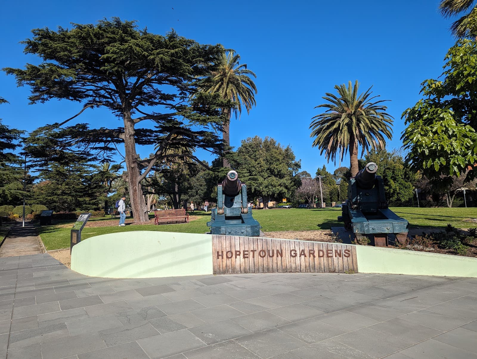 Hopetoun Gardens - Image 1