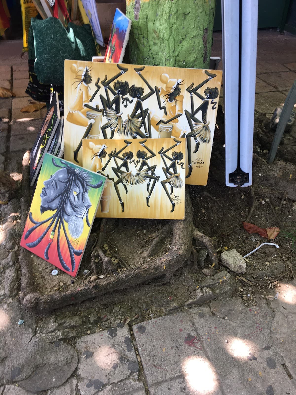 Pineapple Craft Market - Image 1