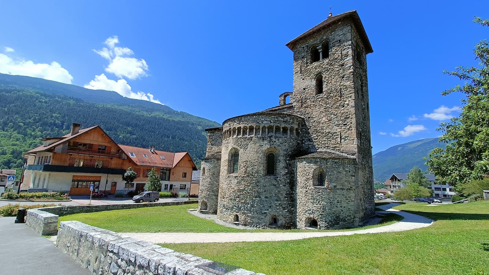 Basilique Saint-Martin d'Aime - Image 1