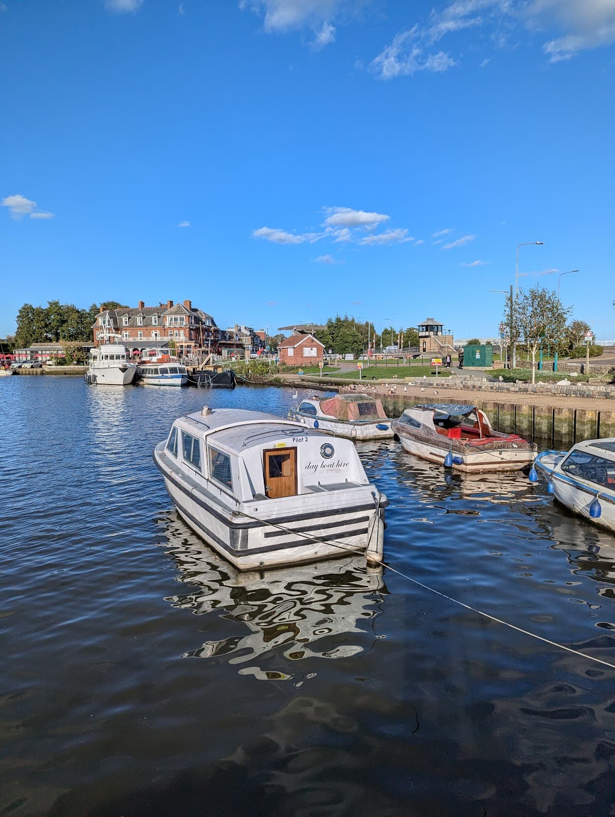 Oulton Broad Boat Hire and Trips - Image 1
