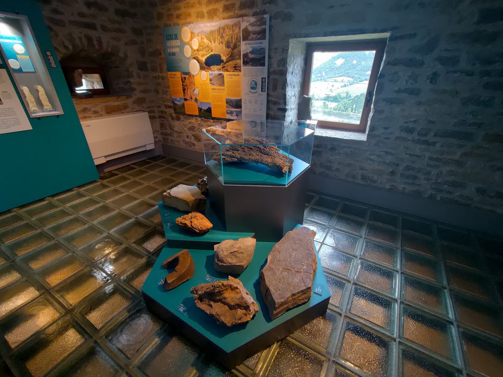 Sobrarbe-Pirineos Geopark Visitor Center - Image 1