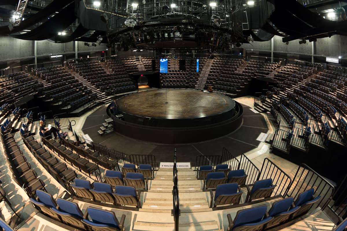 Exhibition Spaces & Pre-Show Ambiance