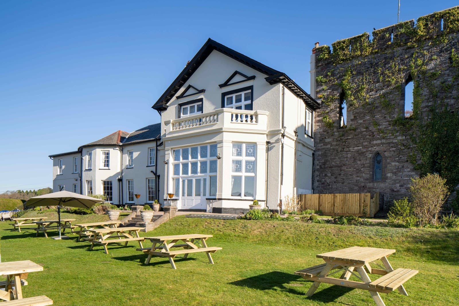 Brecon Castle ruins - Image 1
