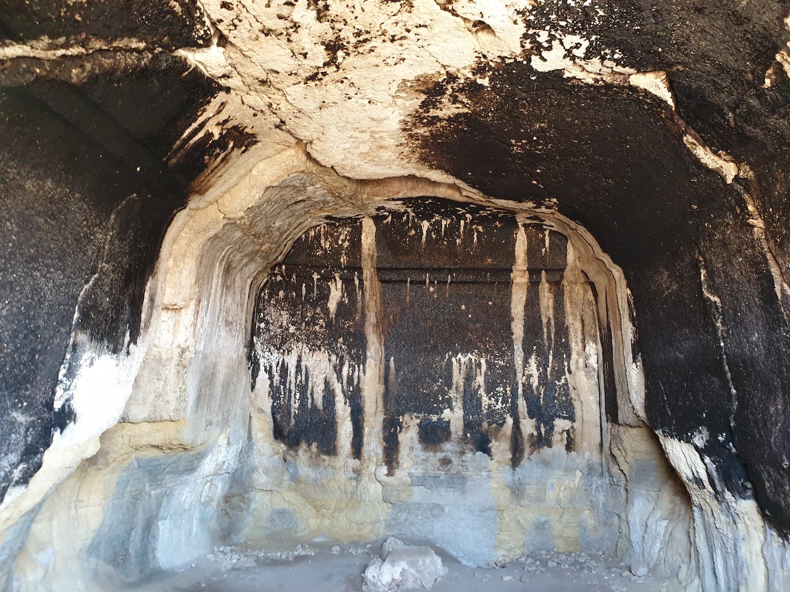 Iraq Al-Amir Caves - Image 1