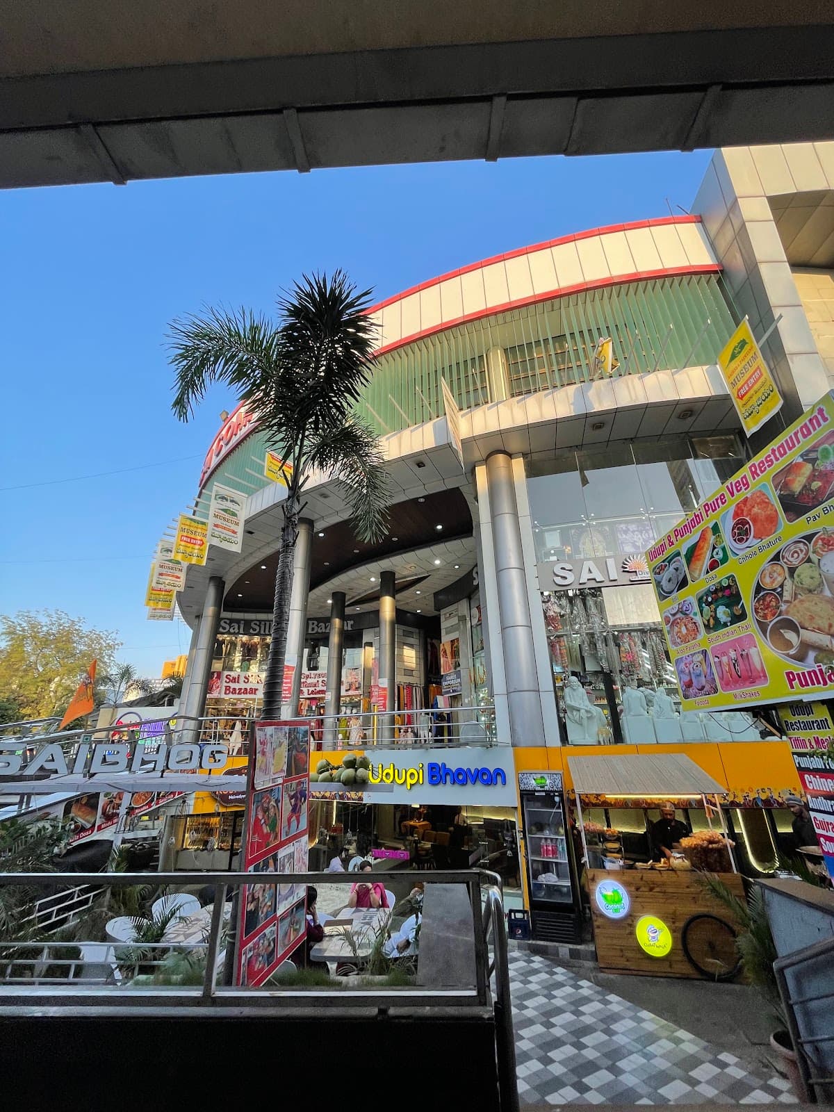 Pimpalwadi Road Market - Image 1