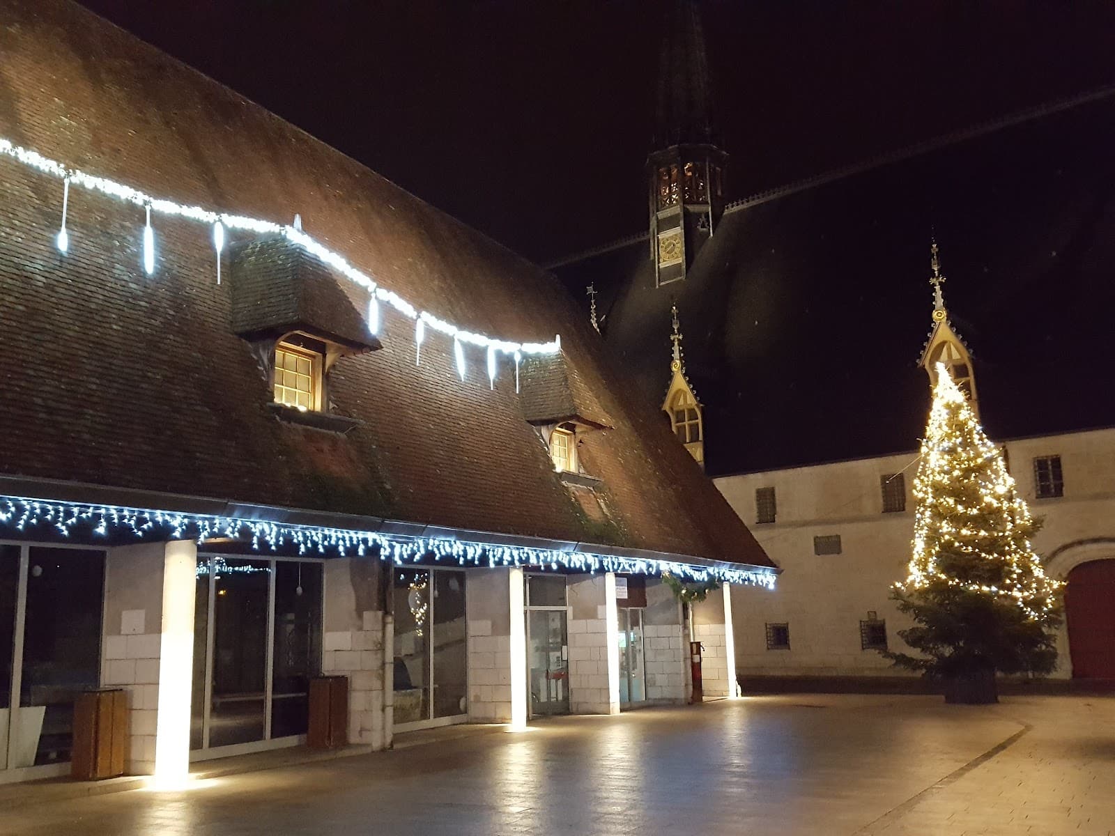 Place de la Halle - Image 1