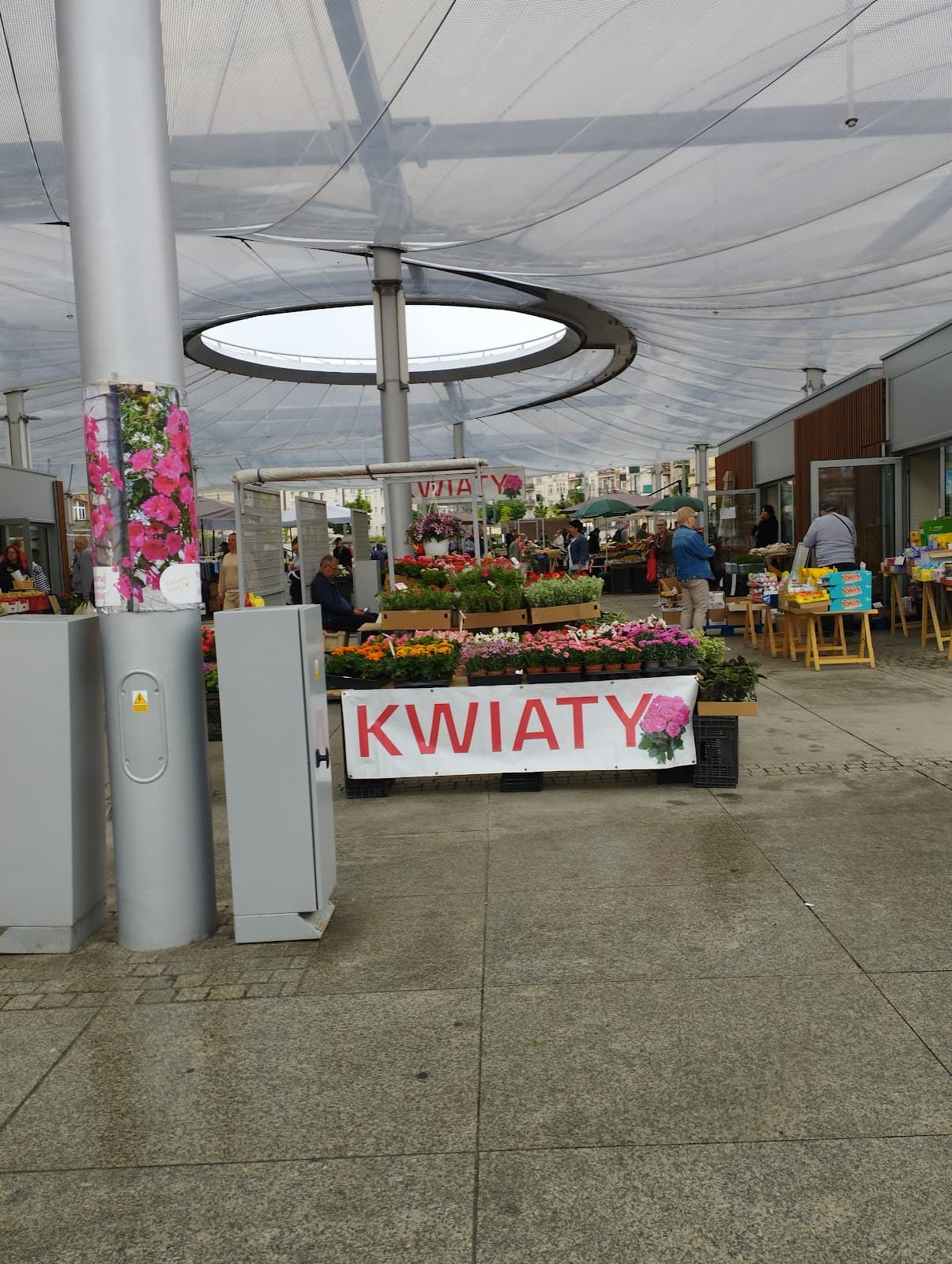 Łazarski Market - Image 1