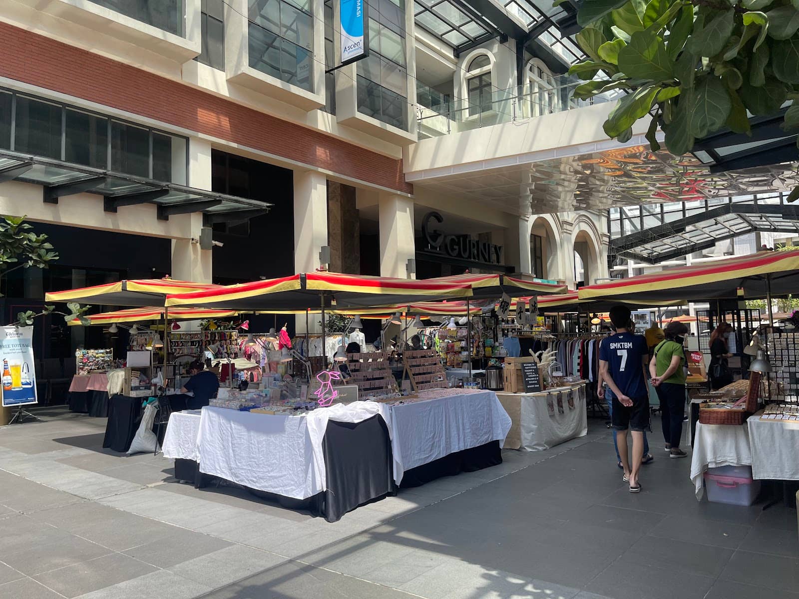 Charming Cafe for Families