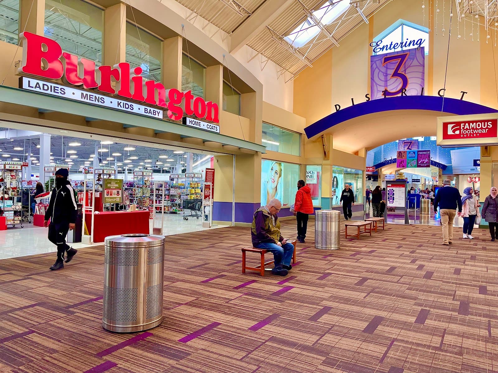 Great Lakes Crossing Outlets - Image 1