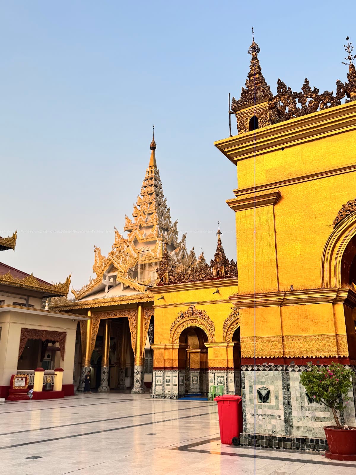 Mahamuni Pagoda - Image 1