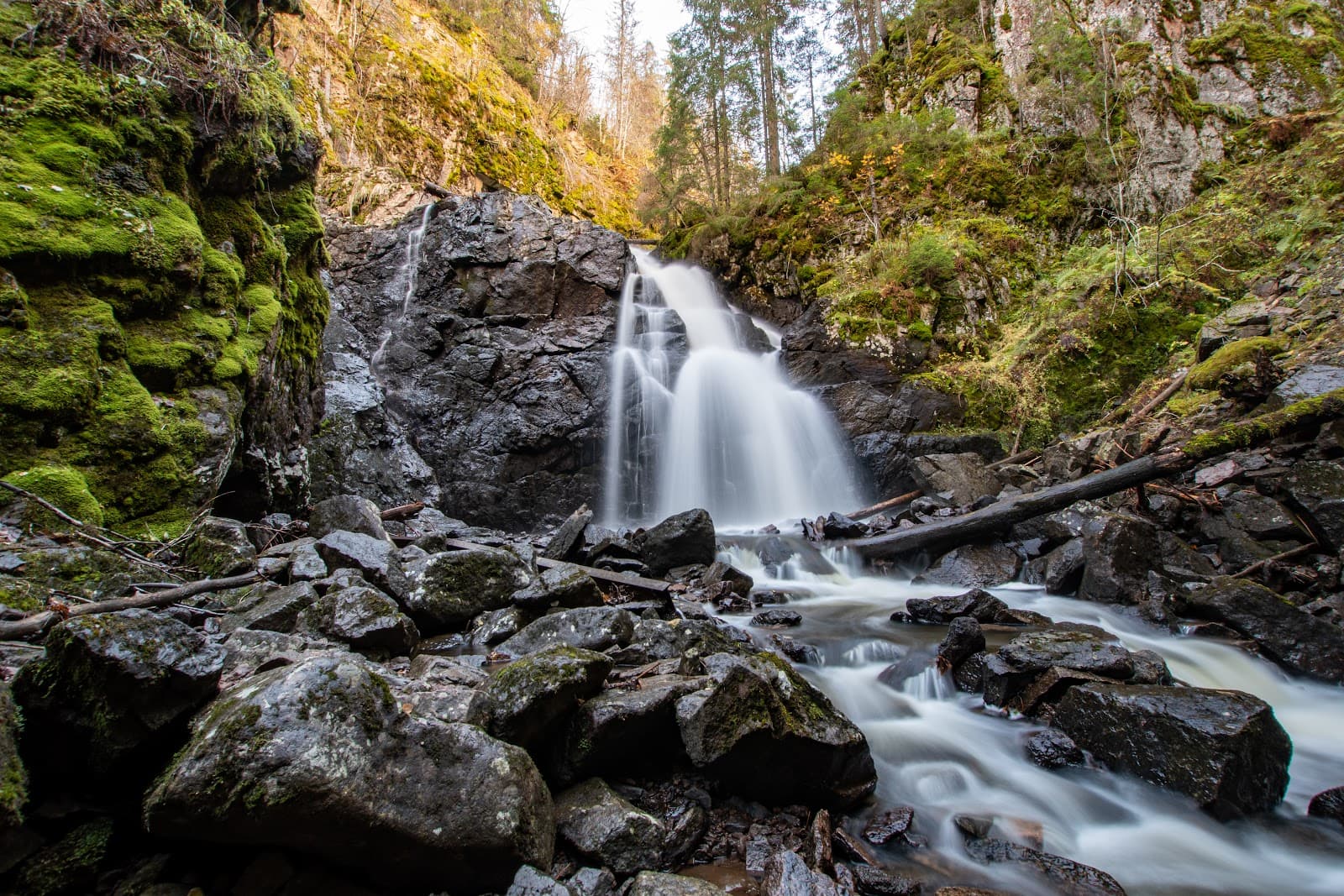 Asdøljuvet Gorge - Image 1