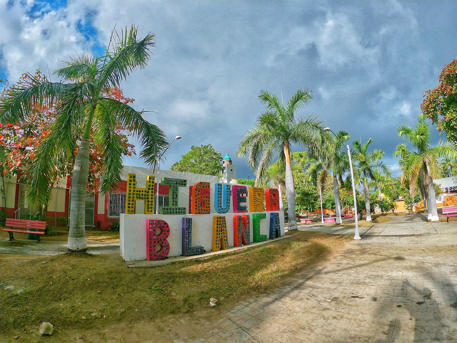 Higuera Blanca Plaza - Image 1