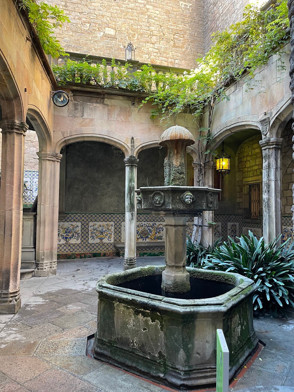 Casa de l'Ardiaca - Image 1