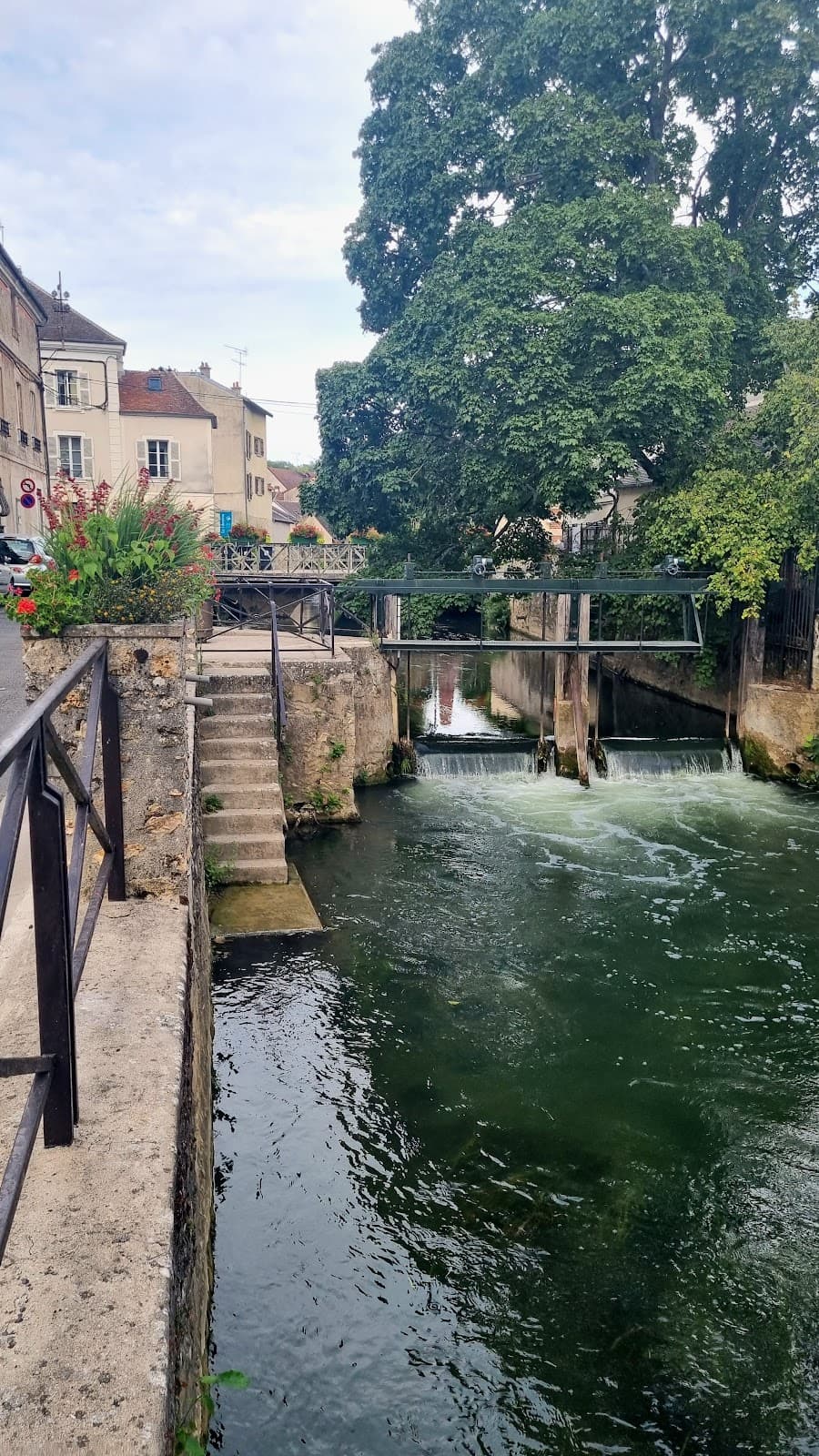 Crécy-la-Chapelle - Image 1