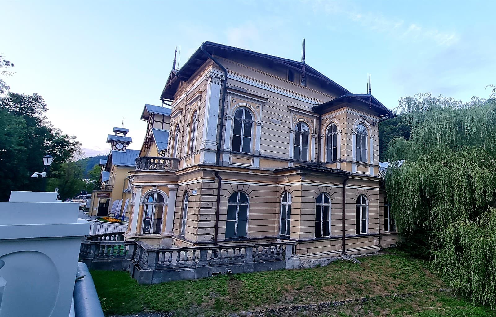 Łazienki Borowinowe (Mud Baths) - Image 1