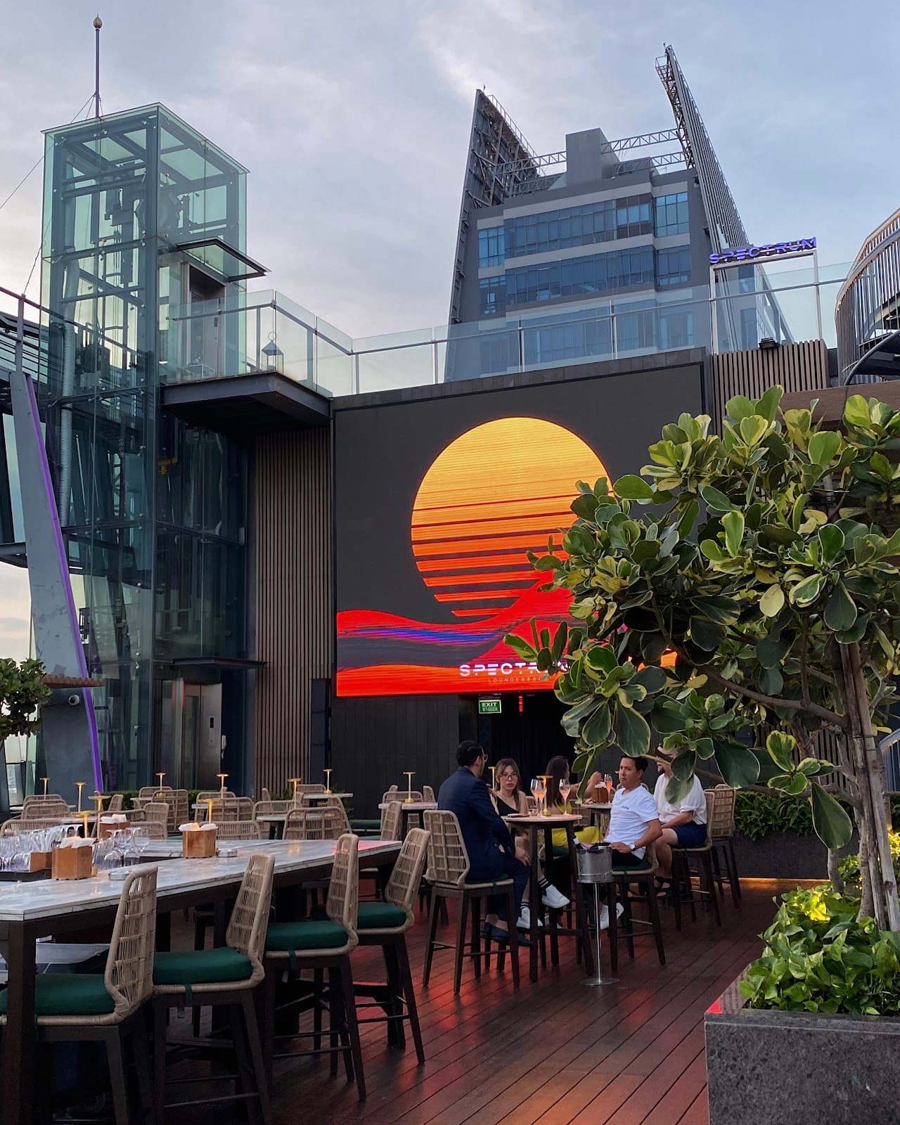 Spectrum Lounge & Bar - Image 1