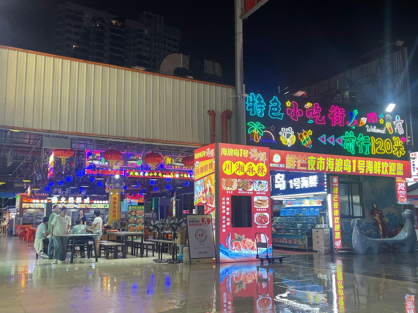 Jiefang Road Shopping Market Sanya - Image 1