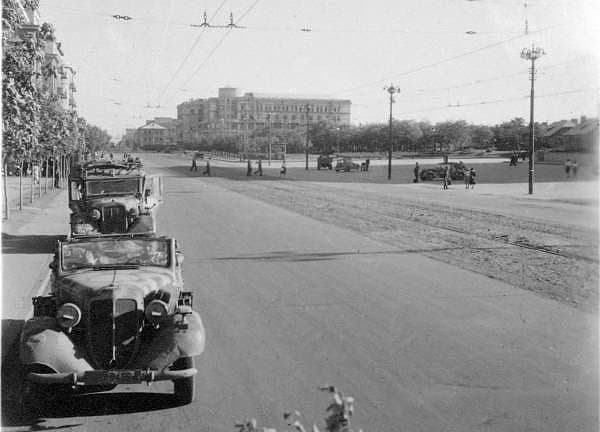 Theater Square - Image 1