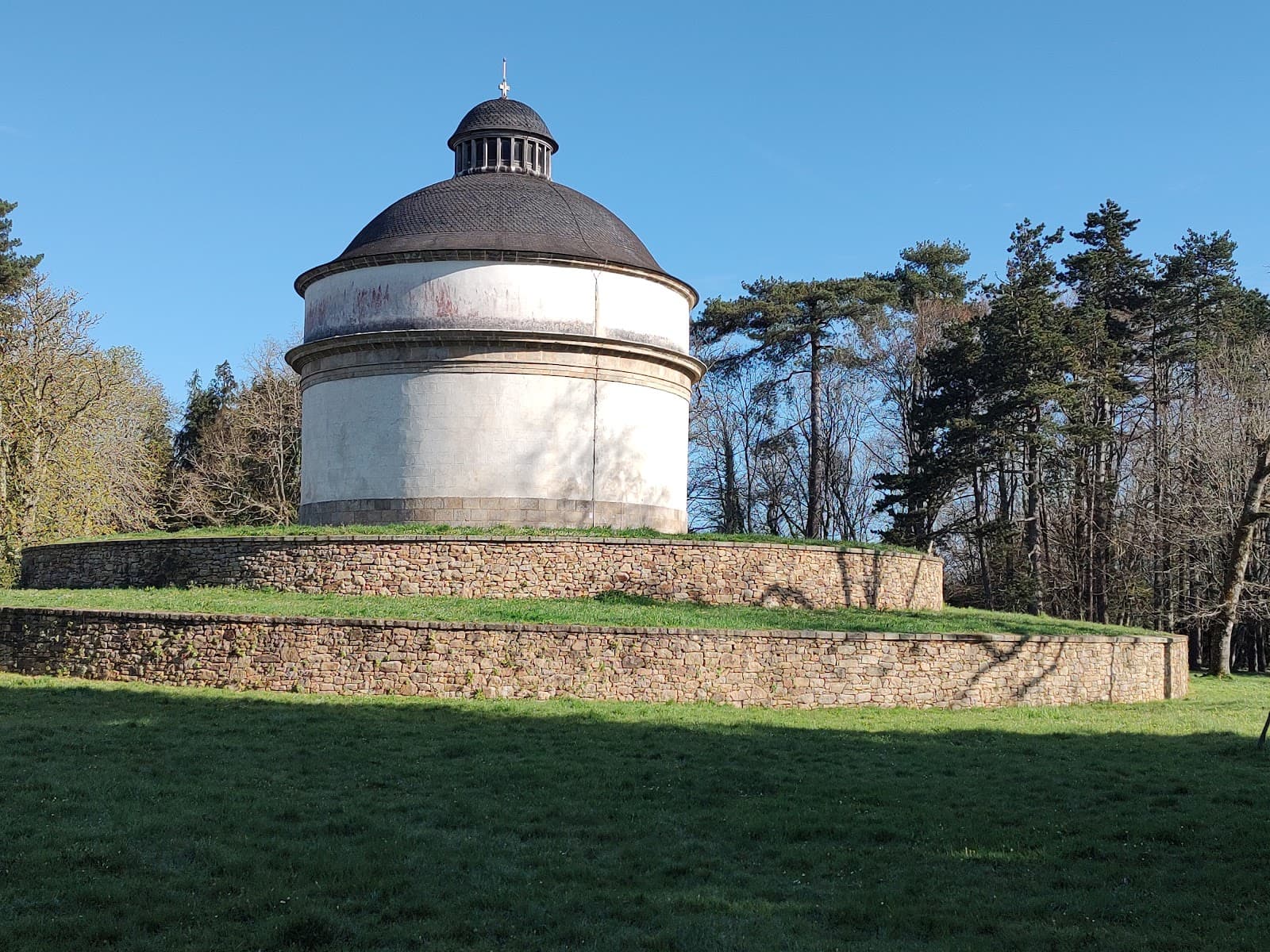 Mausoleum of Cadoudal (Kerleano) - Image 1