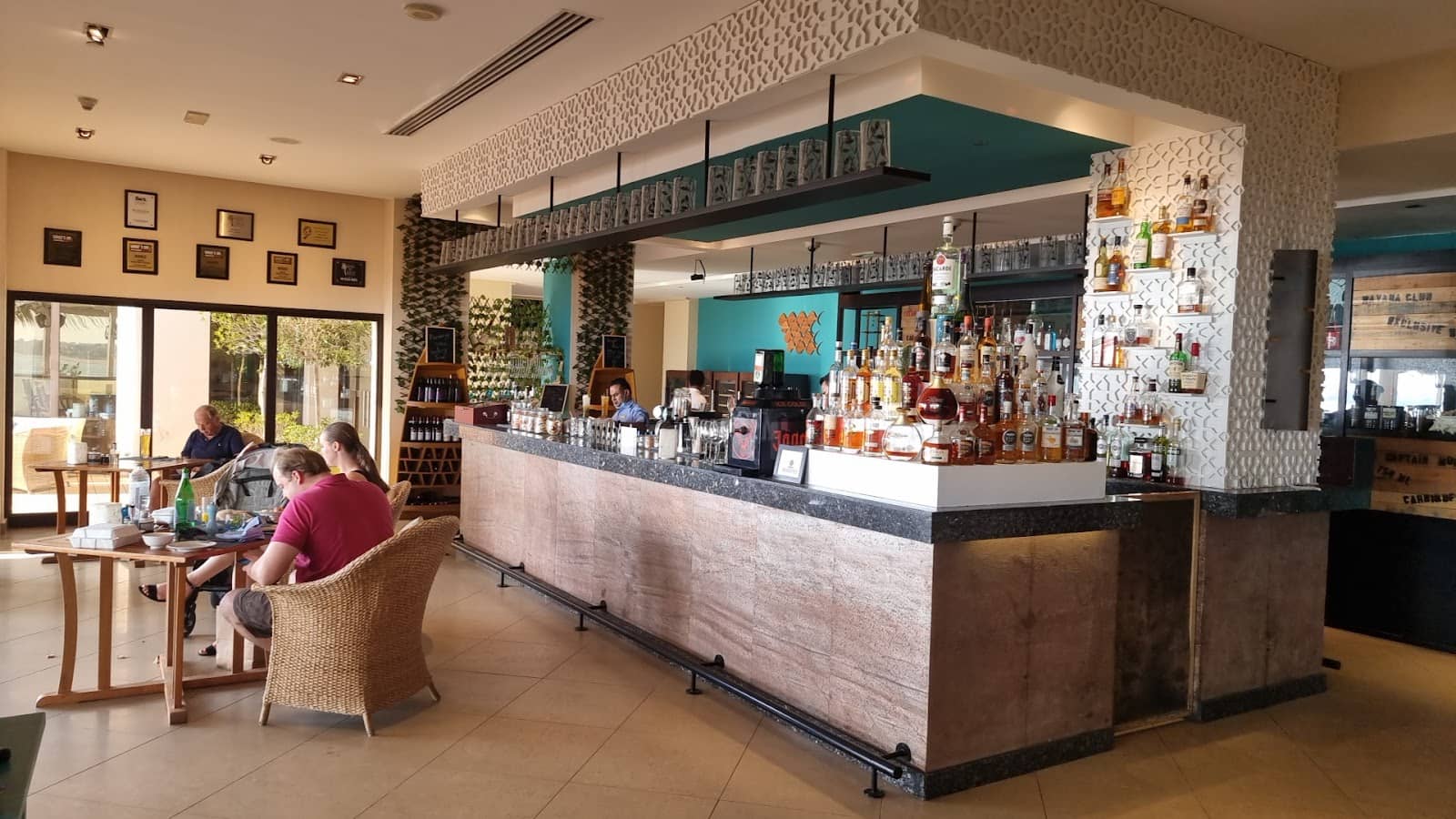 Sunset Views & Ambiance