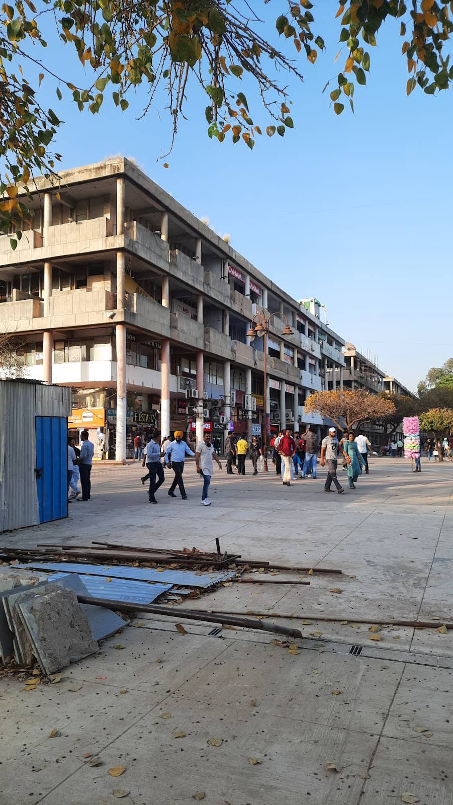 Shopping and Dining Hub