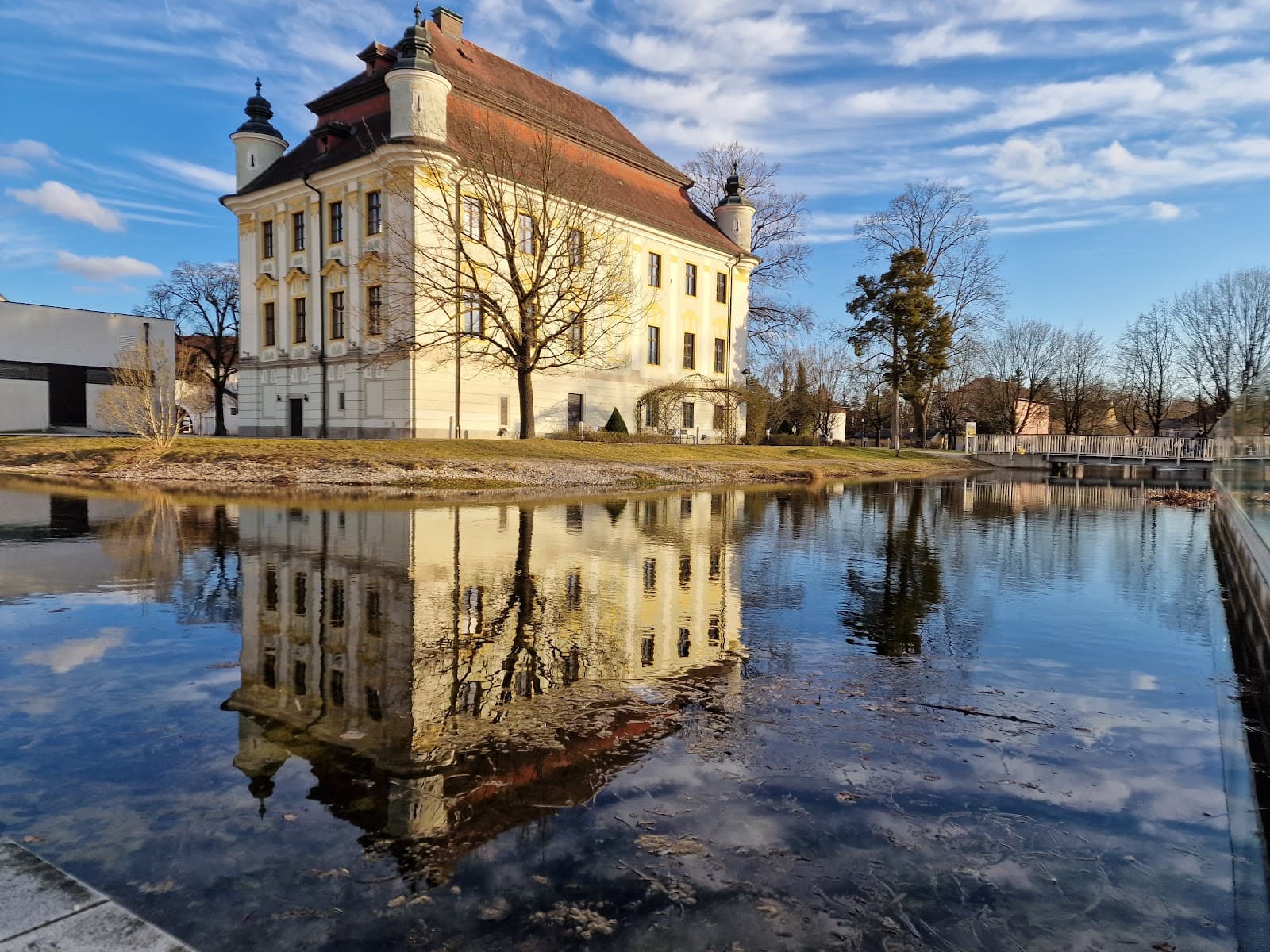 Schlosspark Traun - Image 1