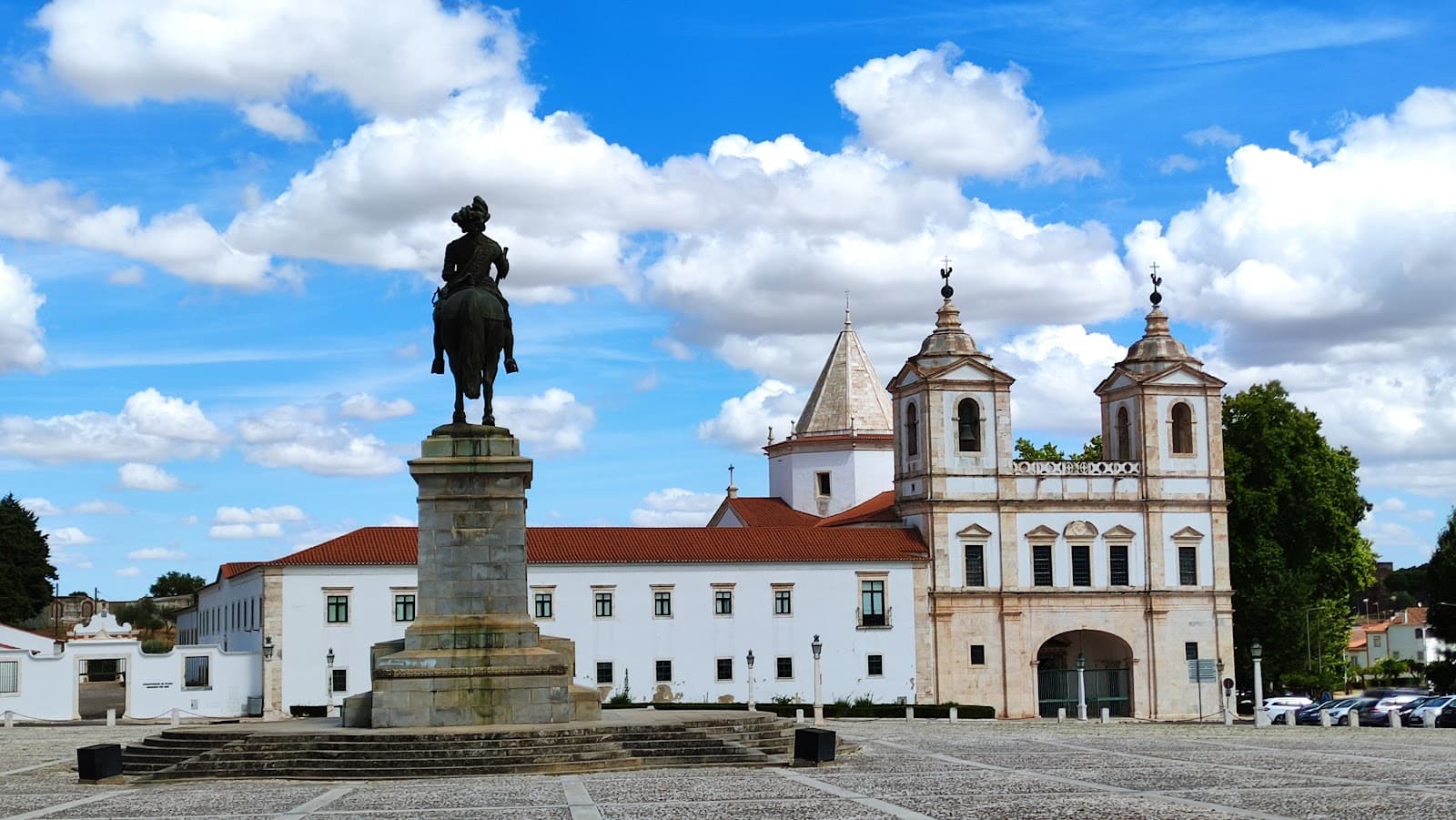 Vila Viçosa Pillory - Image 1