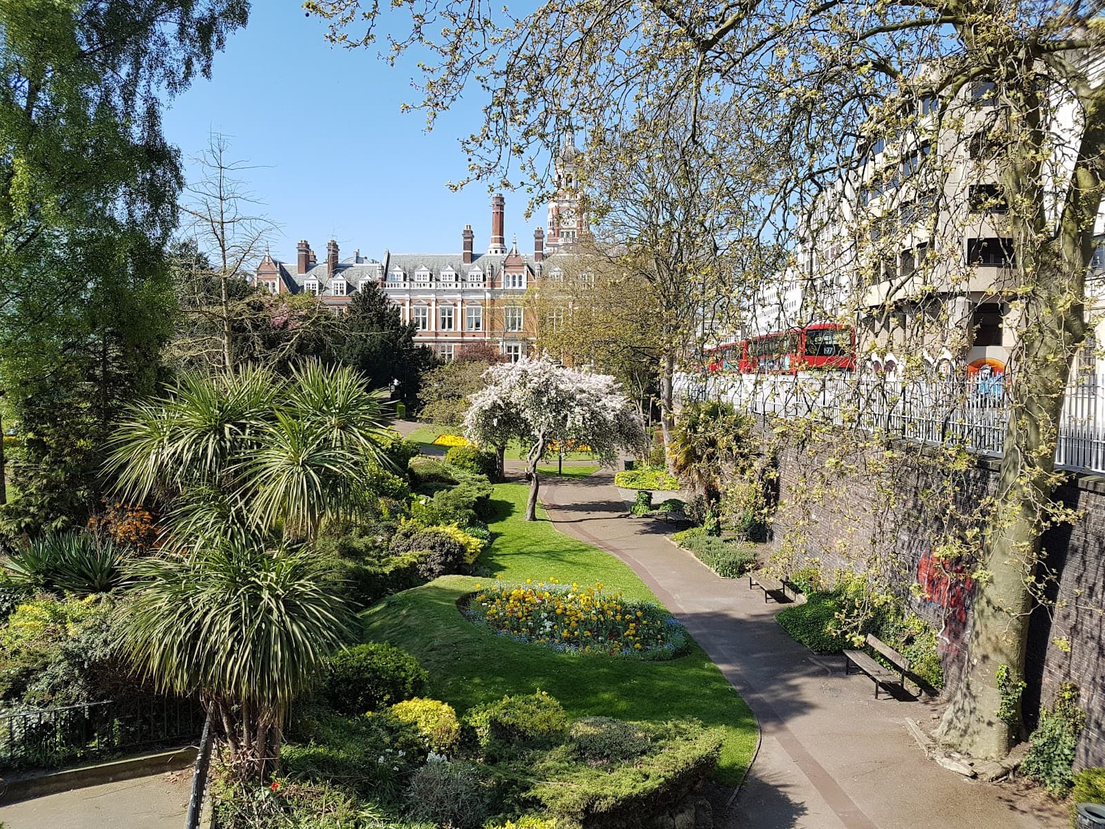 Queen's Gardens (Croydon) - Image 1
