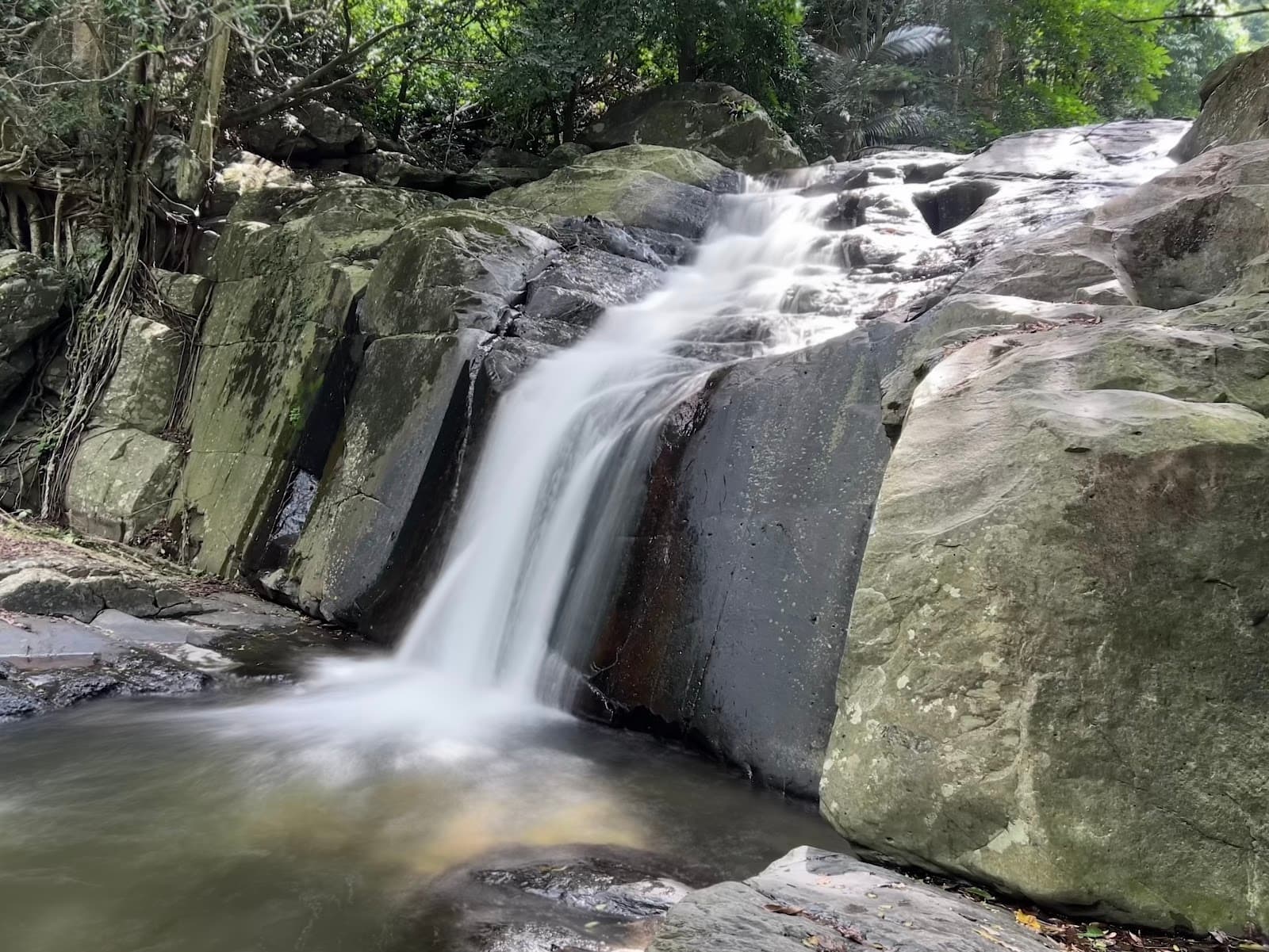 Pa La-U Waterfall - Image 1