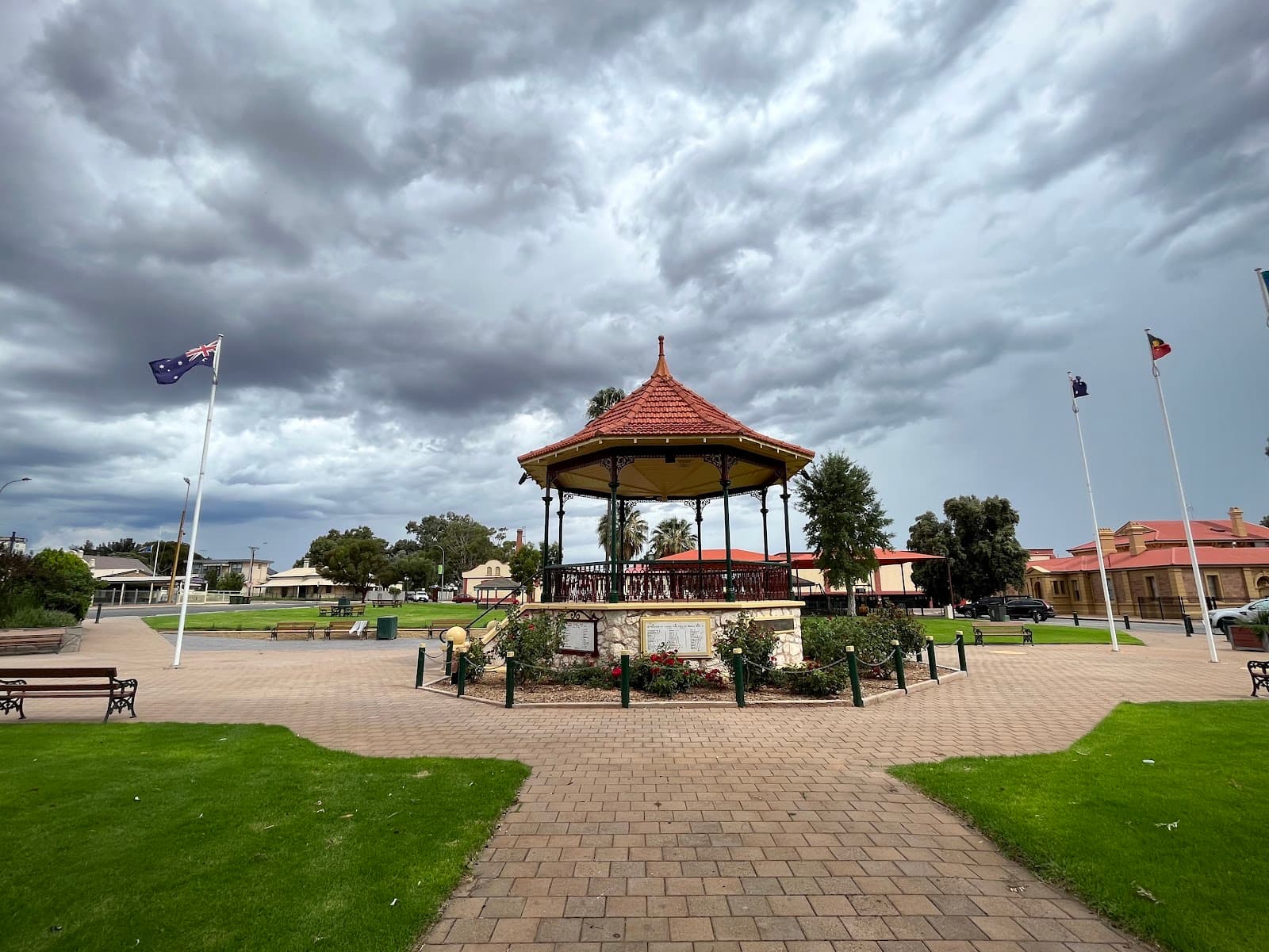 Gladstone Square - Image 1