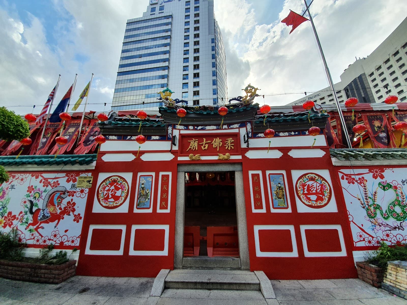 Old Chinese Temple Johor Bahru - Image 1